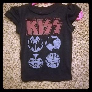 Kiss tee